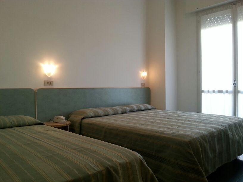 Hotel Globus Cesenatico Exterior photo