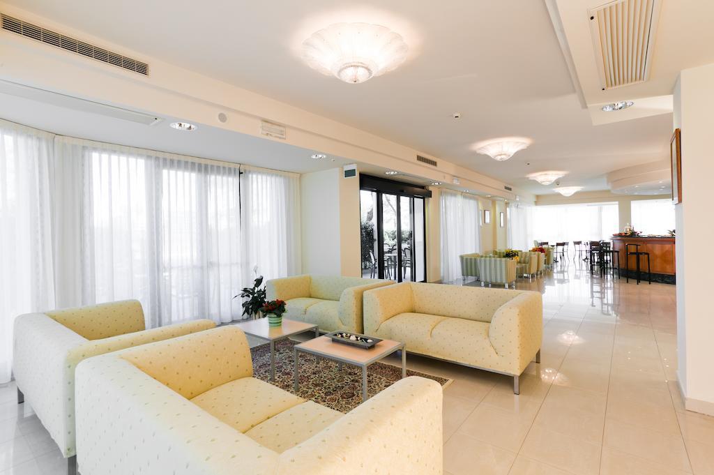 Hotel Globus Cesenatico Exterior photo